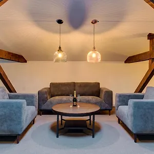Upstairs Boutique Apart Otel